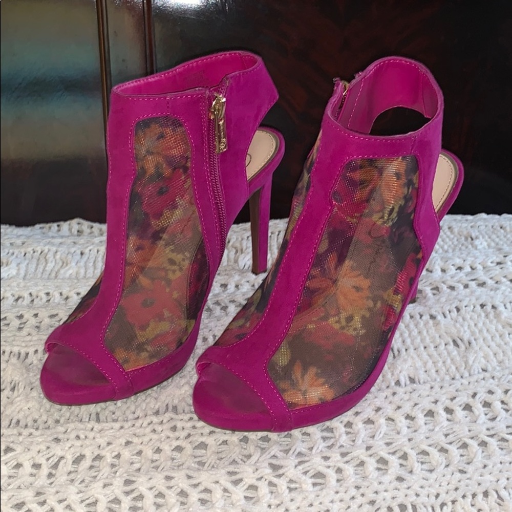 Jessica Simpson floral w/ gold hardware heels